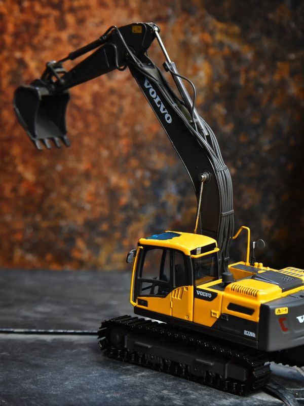 VOLVO مدل Excavator VOLVO EC220DL مدل excavator الگو اصلی ماشین آلات مهندسی شبیه سازی تزئینات excavator