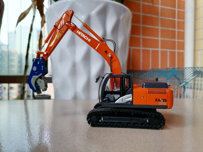 اسباب بازي اصلي 1/50 هيتاشي ZAXIS250LC-5 ZX200 ZX350LC-6